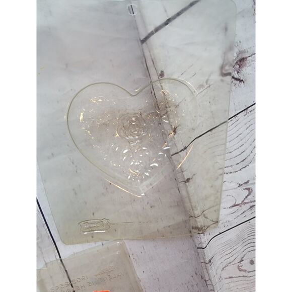 Valentine's Day Lot 3 Candy Molds Hearts 3D Heart Vintage - Picture 2 of 4